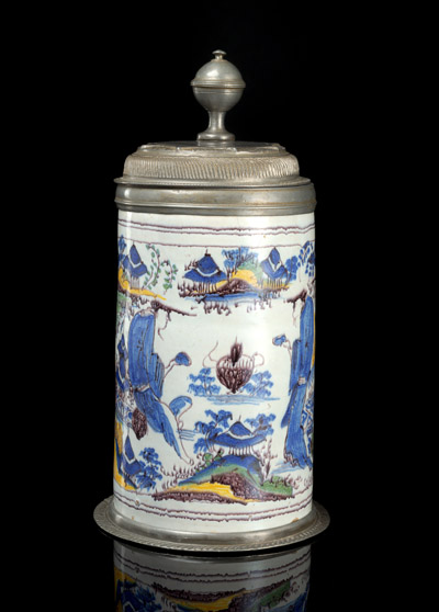 <b>Walzenkrug mit Chinoiseriedekor</b> <b>Walzenkrug mit Chinoiseriedekor</b>