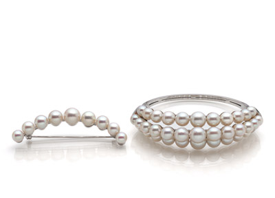 <b>A BANGLE AND A BROOCH WITH PEARLS</b>