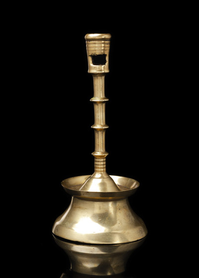 <b>Gotischer Scheibenleuchter</b> <b>Gotischer Scheibenleuchter</b>