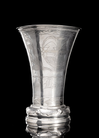 <b>Großer Silber-Becher</b> <b>Großer Silber-Becher</b>