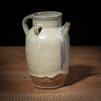 <b>Keramikkanne mit 'Jun'-Glasur und violettem Splash</b>