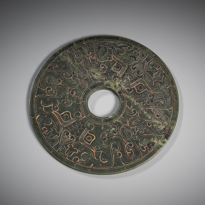 <b>Bi-Scheibe aus Jade mit archaistischem Reliefdekor</b>