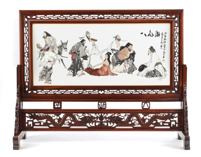 <b>A LARGE SCREEN WITH AN EMBROIDERED IMAGE AFTER FAN ZENG (BORN 1938) DEPICTING THE EIGHT IMMORTALS, WOOD FRAME CRAVED WITH DRAGON DECORATION</b>