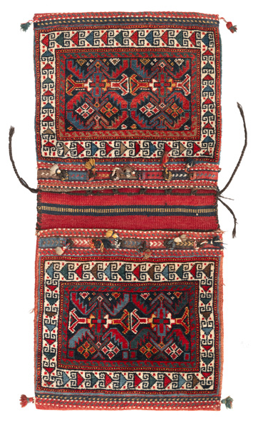 <b>A QASGAI BAG WITH KNOTTED FRONTS</b>