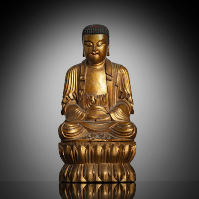 <b>Zweiteilige Holzfigur des Buddha auf einem Lotus lackvergoldet</b> <b>Zweiteilige Holzfigur des Buddha auf einem Lotus lackvergoldet</b>