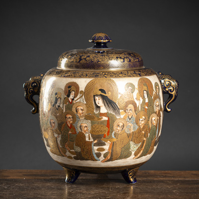 <b>Deckelgefäß aus 'Satsuma'-Porzellan mit Dekor der achtzehn Arhats</b>