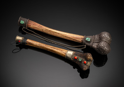 <b>Zwei Knochentrompeten</b> <b>Zwei Knochentrompeten</b>