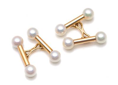 <b>Ein Paar Manschettenknöpfe mit Akoya-Zuchtperlen</b> <b>Ein Paar Manschettenknöpfe mit Akoya-Zuchtperlen</b>