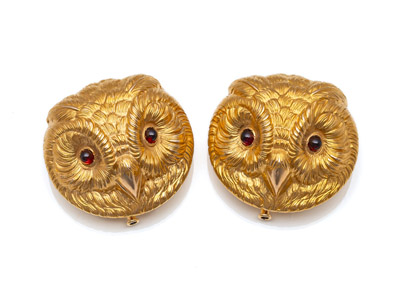 <b>Zwei Broschen mit Eulengesichtern</b>
