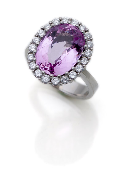<b>Color stone diamond ring</b>