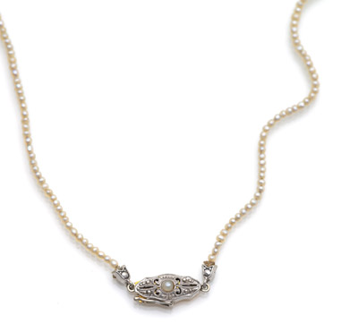 <b>Perlenkette</b> <b>Perlenkette</b>