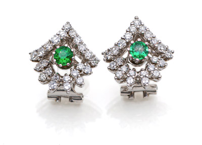 <b>Emerald diamond ear clips</b>