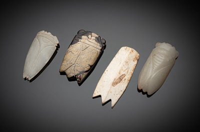 <b>Gruppe von vier Zikaden aus Jade im archaischen Stil</b>
