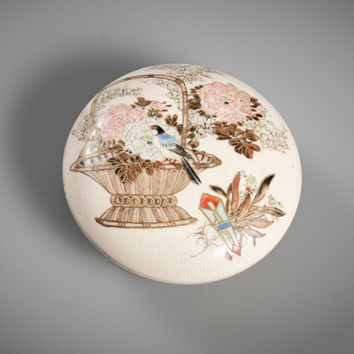 <b>A SATSUMA BOX AND WITH COVER WITH SHUNGA SCENES</b>