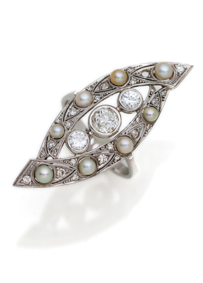 <b>Brillantring im Stile des Art Decos</b> <b>Brillantring im Stile des Art Decos</b>