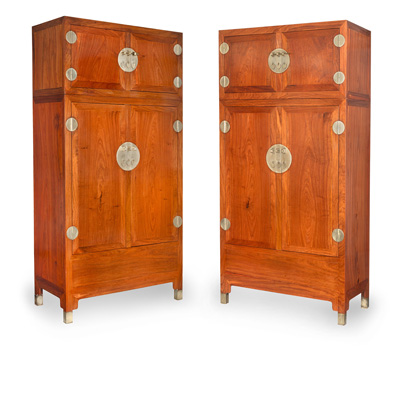 <b>Paar große Aufsatzschränke mit Huttruhen 'Sijiangui'</b> <b>Paar große Aufsatzschränke mit Huttruhen 'Sijiangui'</b>