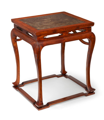 <b>Rechteckiger Stand für einen Weihrauchbrenner mit eingelegter Steinplatte 'Xiangji'</b> <b>Rechteckiger Stand für einen Weihrauchbrenner mit eingelegter Steinplatte 'Xiangji'</b>