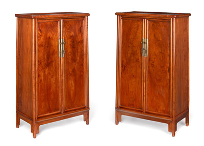 <b>Paar kleine konische Schränke mit abgerundeten Ecken 'Yuanjiaogui'</b> <b>Paar kleine konische Schränke mit abgerundeten Ecken 'Yuanjiaogui'</b>