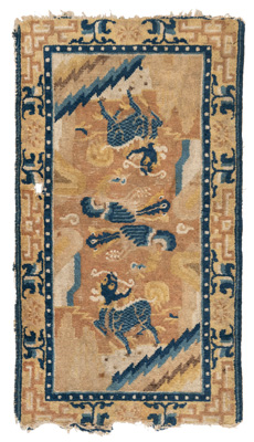 <b>Rosé-grundiger Teppich mit Darstellungen zweier Qilin</b>
