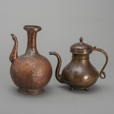 <b>TWO POTS</b>