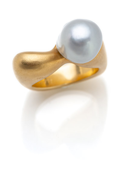 <b>Pierre Balmain Ring mit Perle</b> <b>Pierre Balmain Ring mit Perle</b>