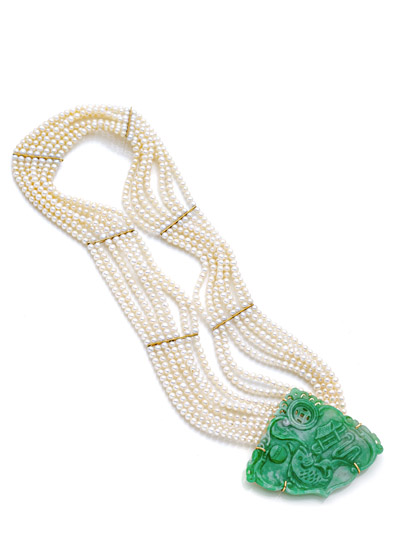 <b>Perlenkette mit Jade-Schliesse</b> <b>Perlenkette mit Jade-Schliesse</b>