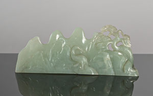 <b>Pinselablage aus hellgrüner Jade mit Kranich und Reh</b> <b>Pinselablage aus hellgrüner Jade mit Kranich und Reh</b>