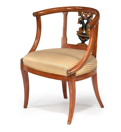 <b>Biedermeier-Armlehnstuhl mit Delphinmotiven</b> <b>Biedermeier-Armlehnstuhl mit Delphinmotiven</b>