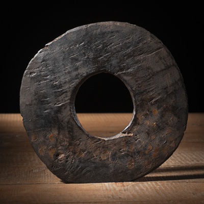 <b>CIRCULAR WOOD ORNAMENT</b>