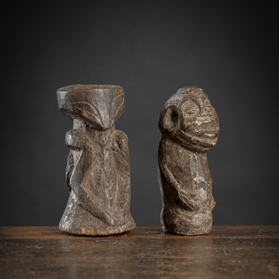 <b>Zwei Ahnenfiguren aus Holz und Stein</b>