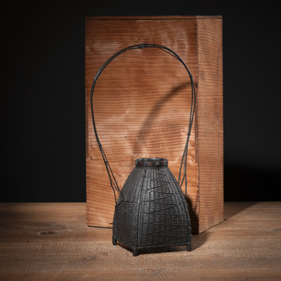 <b>Ikebana-Korb aus Bambus</b>