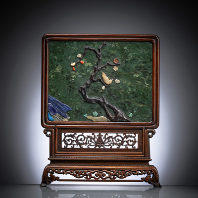 <b>Feiner Tisch-Stellschirm aus Holz mit spinatgrüner Jadetafel</b>