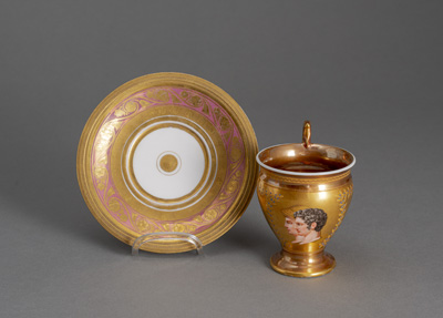 <b>Tasse mit Untertasse</b>