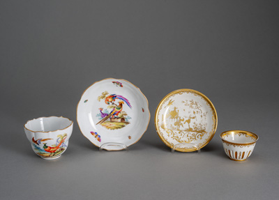 <b>Coppchen und Untertasse mit Goldchinesen</b>