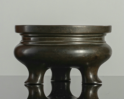 <b>Dreibeiniger Weihrauchbrenner aus Bronze</b> <b>Dreibeiniger Weihrauchbrenner aus Bronze</b>