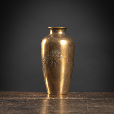 <b>A SMALL SILVER-INLAID FUJI BRONZE VASE</b>