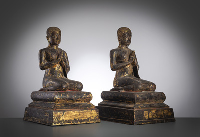 <b>A PAIR OF BRONZE WORSHIPPERS</b>