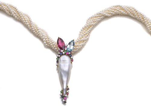 <b>Pearl necklace with colored stones</b>