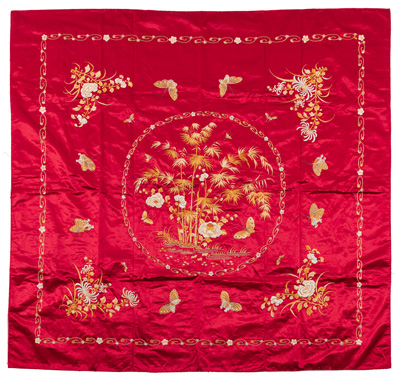 <b>A FLORAL BAMBOO MEDALLION SILK EMBROIDERY</b>