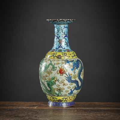 <b>Cloisonné-Flaschenvase mit Drachendekor</b>