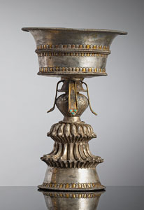 <b>Butterlampe für den Altar aus Silber</b> <b>Butterlampe für den Altar aus Silber</b>