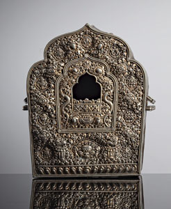 <b>Tragbarer Schrein für Amulette (tib. G‘au)</b> <b>Tragbarer Schrein für Amulette (tib. G‘au)</b>