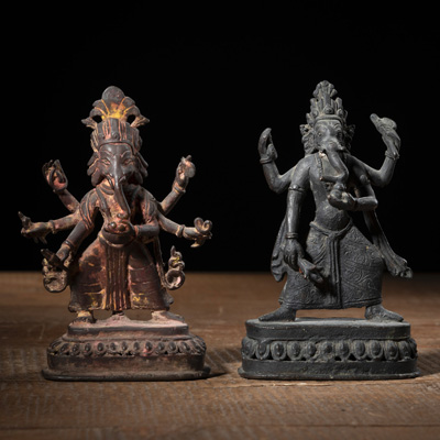 <b>Zwei Bronzen des stehenden Ganesha</b>