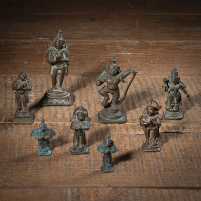 <b>Acht kleine Bronzen des Krishna, Parvati u. a.</b>