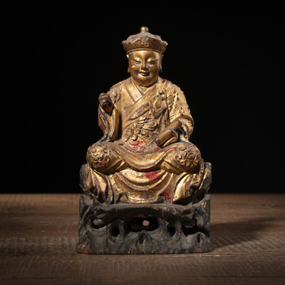 <b>Vergoldete Holzfigur eines Würdenträgers</b>