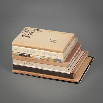 <b>Neun Bücher über Japan und japanischen Holzschnitten. Text in Deutsch und Englisch</b>