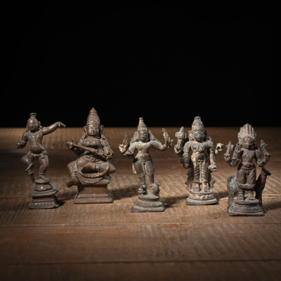 <b>Fünf kleine Bronzen des Krishna, Vishnu u. a.</b>
