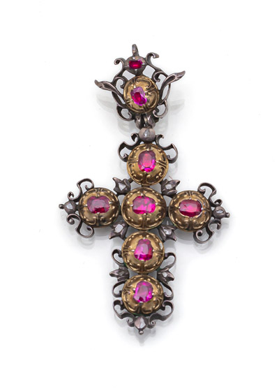 <b>Baroque cross pendant</b>