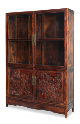 <b>A FINELY CARVED FLORAL DISPLAY CABINET WITH TWO GLASS DOORS</b>