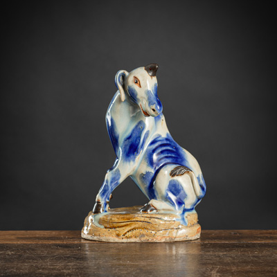 <b>Polychrome Keramikfigur eines sitzenden 'Xiezhi'</b>